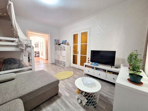 Eladó Lakás 6000 Kecskemét FELÚJÍTOTT BELVÁROSI LAKÁS GARÁZZSAL