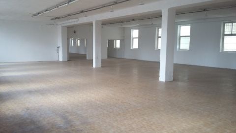 Kiadó Ipari 1044 Budapest 4. kerület Újpest frekventált helyén, forgalmas út mellett