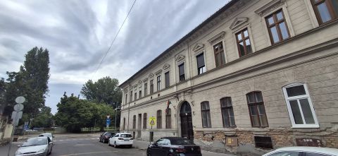 Eladó Lakás 1081 Budapest 8. kerület Budapest Erkel színház mögött  galériás lakás eladó