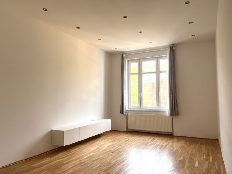 Eladó Lakás 1011 Budapest 1. kerület Iskola utcában Mátyás templomra néző lakás