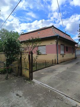 Eladó Ház 2721 Pilis , Központhoz közel, csendes nyugodt környezet