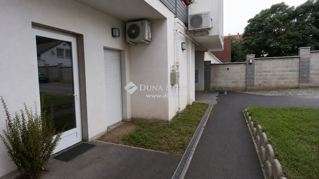 7624 Pécs , Egyetemváros — 1/12