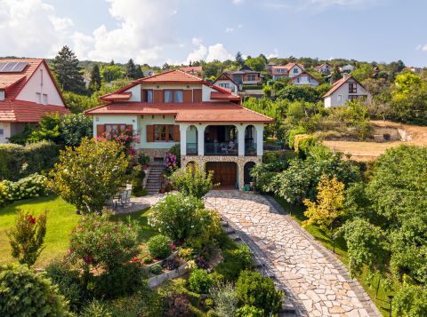 Eladó Ház 8229 Csopak , Balatoni Panorámás rész