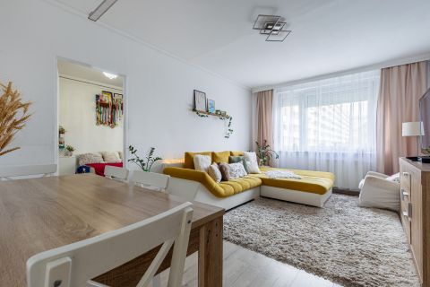Eladó Lakás 1157 Budapest 15. kerület ÚJPALOTÁN 3 szobás, FELÚJÍTOTT lakás parkos környezetben