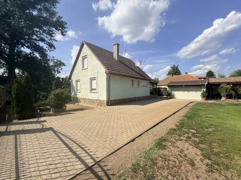 Eladó Ház 6044 Kecskemét Kecskeméten nappali+3 szobás családi ház 
