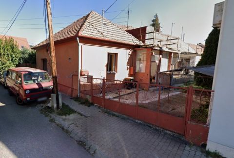 Eladó Ház 2040 Budaörs Templom tér közelében 2 szobás ház közös udvarban