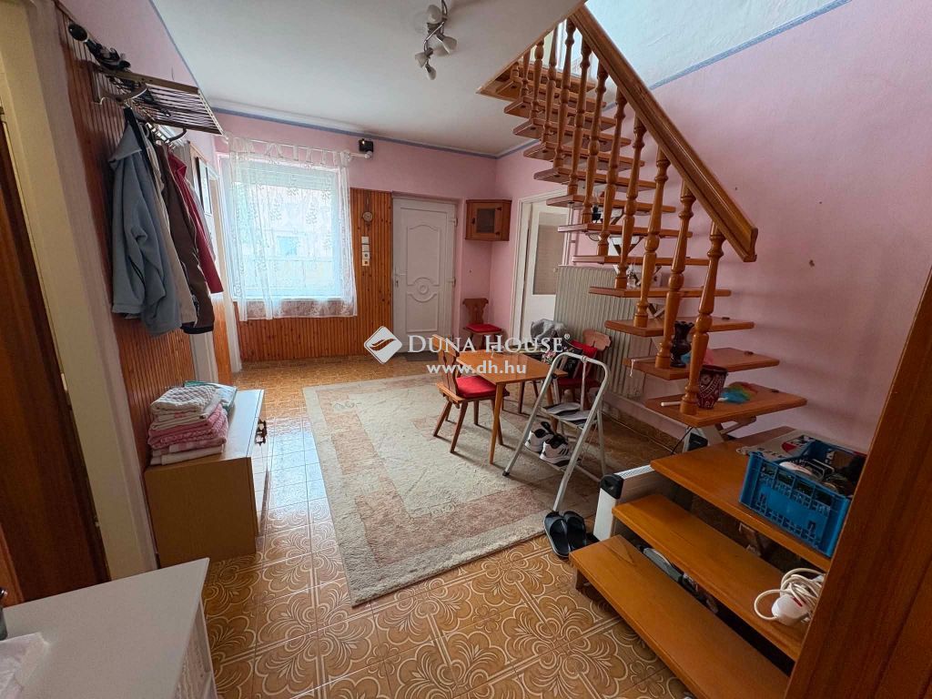 8500 Pápa , Várkert közelében — 1/22