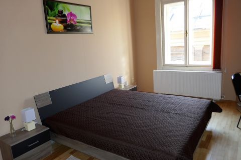 Eladó Lakás 1073 Budapest 7. kerület , Kertész utcában 3 szobás, világos, azonnal kiadható lakás!