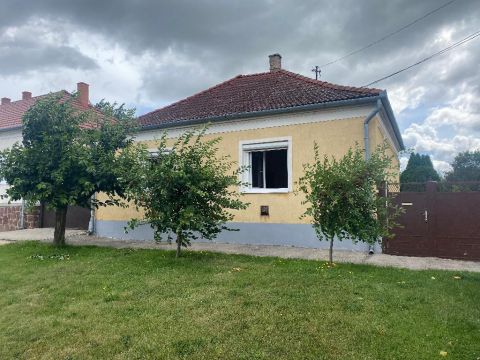 Eladó Ház 9144 Kóny , 9144 Kóny, Faluközponthoz közel