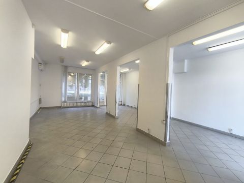 Kiadó Üzlethelyiség 7200 Dombóvár , Hunyadi tér
