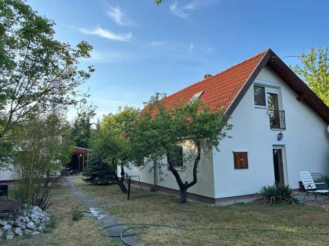 Eladó Ház 6000 Kecskemét , Máriahegyi szép állapotú, nappali+ 2 szobás családi ház 