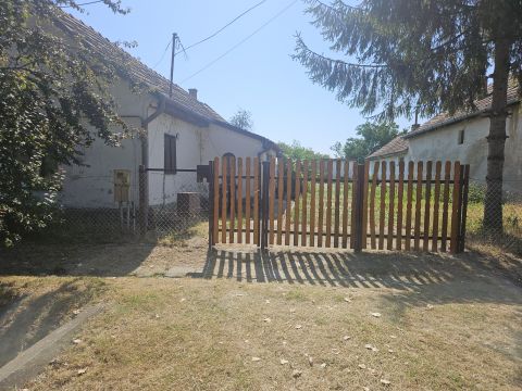 Eladó Ház 8121 Tác , Központhoz közel
