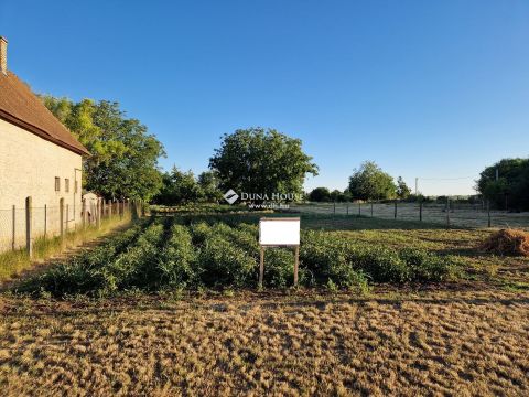 Eladó Telek 2214 Pánd , Pándon eladó 1774 m2-es építési telek, csatorna bekötéssel