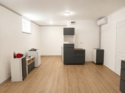 Eladó Tároló/Raktár 9400 Sopron , Alsólővérek