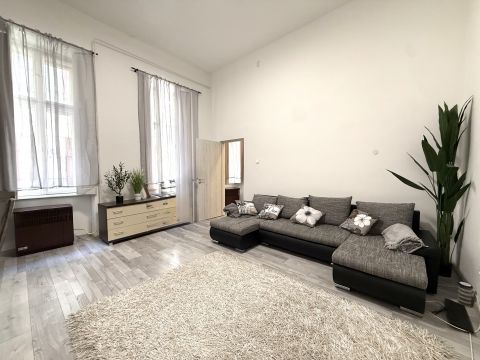 Eladó Lakás 1073 Budapest 7. kerület , Erzsébet krt-felújított,2 szobás lakás,3 szobássá alakítható