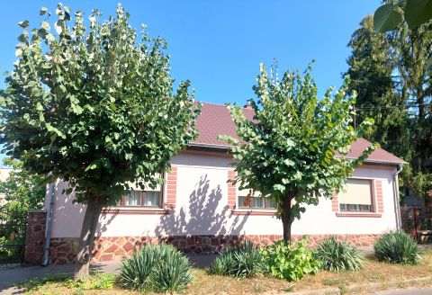 Eladó Ház 7400 Kaposvár , *** Szent Imre utca, nappali + 4 szobás családi ház
