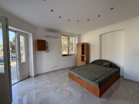 Eladó Üzlethelyiség 1203 Budapest 20. kerület 