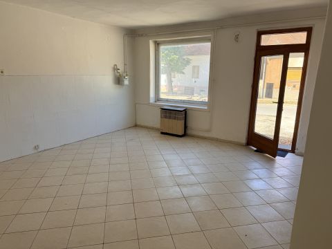 Kiadó Üzlethelyiség 7720 Pécsvárad 