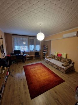 Kiadó Lakás 6000 Kecskemét , Kiadó 2 szobás erkélyes lakás liftes házban!