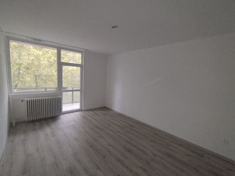 Eladó Lakás 2800 Tatabánya 