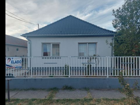 Eladó Ház 6070 Izsák 