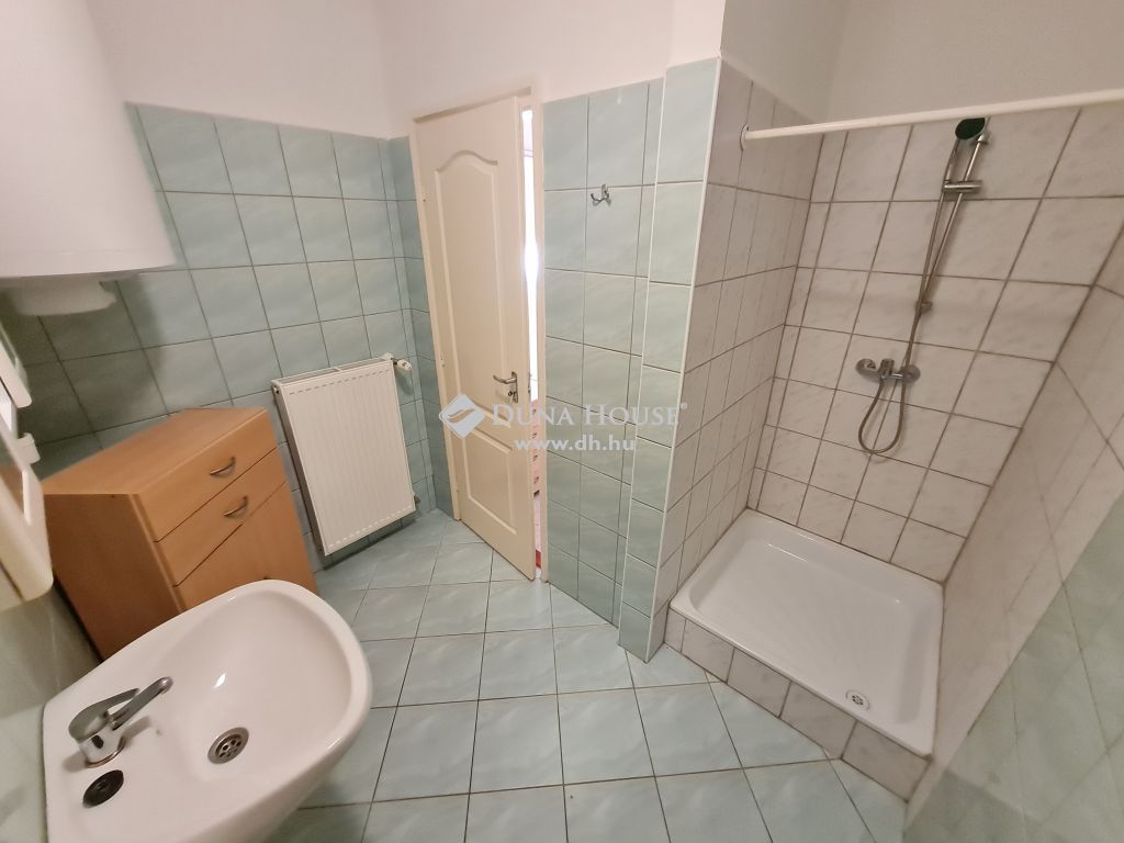 Kiadó Lakás, 8184 Balatonfűzfő