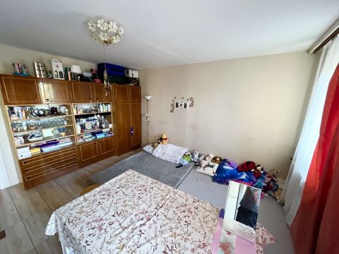 Eladó Lakás 8000 Székesfehérvár , Óbudai Egyetemmel szemben