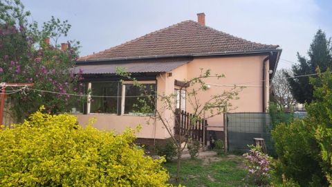 Eladó Ház 5091 Tószeg , 5091 Tószeg, csendes