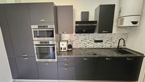 Eladó Lakás 1203 Budapest 20. kerület 2 szobás, szigetelt, extrázott, felújított, jó házban!