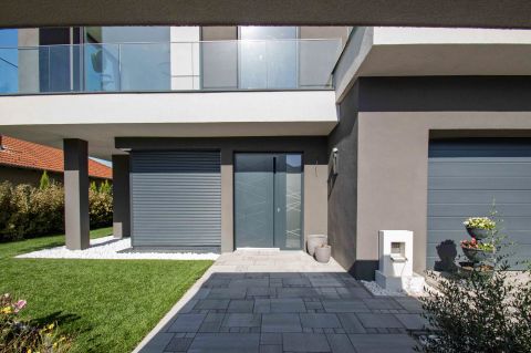 Eladó Ház 2146 Mogyoród MEDENCÉS, NAPPALI+5 SZOBÁS LUXUS CSALÁDI HÁZ.