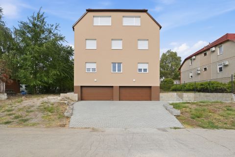 Eladó Lakás 2800 Tatabánya 