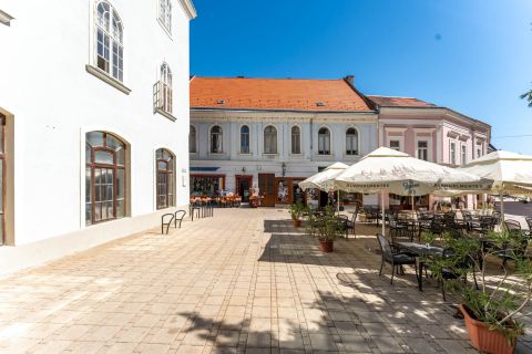 Eladó Lakás 8000 Székesfehérvár 
