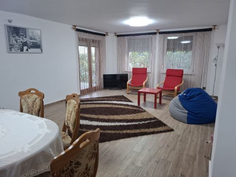 Eladó Ház 6727 Szeged , Két generációs családi birtok medencével! Eladó két ház egy 
