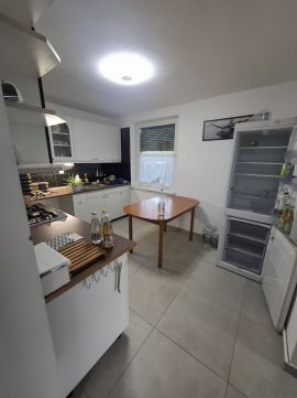 Eladó Ház 6727 Szeged Két generációs családi birtok medencével! Eladó két ház egy 