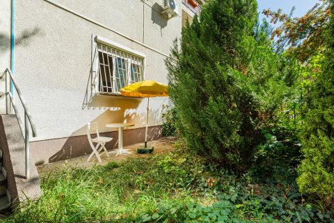 Eladó Lakás 1147 Budapest 14. kerület , Alsórákoson 2 szoba+hallos, CSENDES lakás KERTTEL