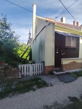 Eladó Lakás 9400 Sopron , Belváros peremén felújítandó/átépíthető földszinti lakás
