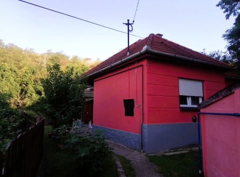 Eladó Ház 2531 Tokod , Zsákutca végén