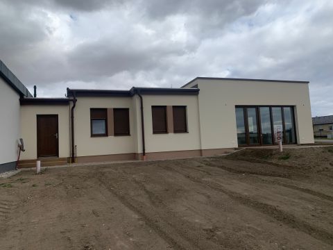 Eladó Ház 2943 Bábolna 
