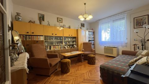 Eladó Lakás 6000 Kecskemét , Belváros közelében földszinti lakás