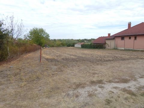 Eladó Telek 8135 Dég , Dég belterületi 11.124 m2 beépítetlen telek eladó