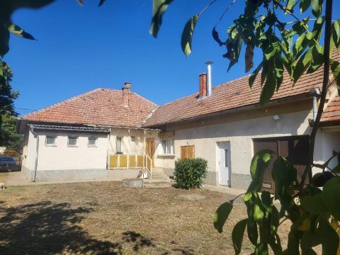 Eladó Ház 2252 Tóalmás , 2252 Tóalmás, Központhoz közeli