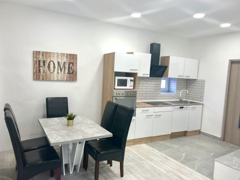 Kiadó Lakás 3200 Gyöngyös , Kórháznál