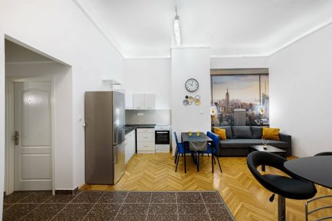 Eladó Lakás 1053 Budapest 5. kerület , Károlyi kert közelében, felújított, önálló HRSZ-es lakás