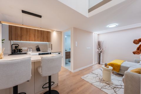 Eladó Lakás 1071 Budapest 7. kerület , Damjanich utcában felújított belső két szintes lakás