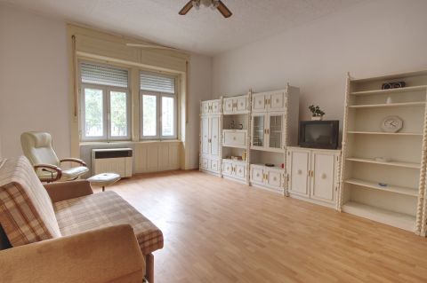 Eladó Lakás 8000 Székesfehérvár 