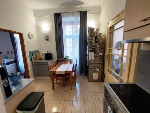 Eladó Lakás 9400 Sopron Sopronban a Színház utcában eladó első emeleti 53m3-es lakás