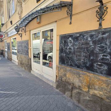 Eladó Üzlethelyiség 1122 Budapest 12. kerület , FREKVENTÁLT HELYEN UTCAI BEJÁRATTAL 124nm-es ÜZLET! 