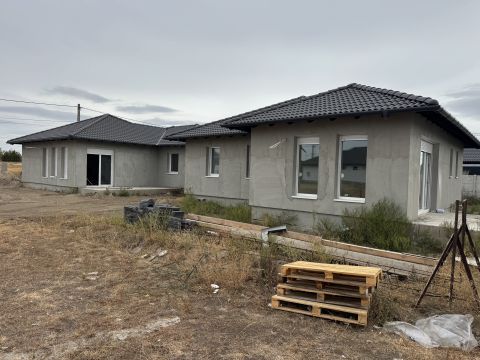 Eladó Ház 2335 Taksony , Kert utca 