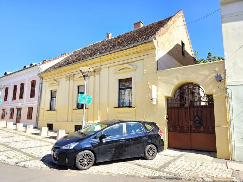 Eladó Lakás 7621 Pécs Történelmi Belvárosban 150nm polgári lakás/projekt lehetőség
