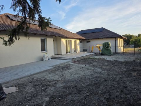 Eladó Ház 2373 Dabas Új építésű ikerház privát kerttel